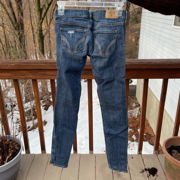 Ripped Hollister Jeans - Picture 5 of 7